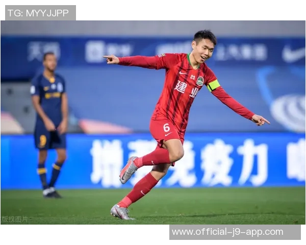 法比奥献花感谢训练基地洗衣工作人员的无私奉献与细心照顾