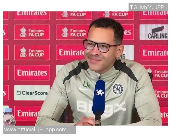 布莱顿旧将罗塞尼尔成为蓝军新帅34岁时退役经历引关注 布莱顿旧将罗塞尼尔成为蓝军新帅34岁时退役经历引关注