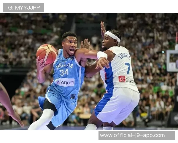 小里盛赞字母哥风度翩翩湖记调侃其在比赛用球管理上有所提升