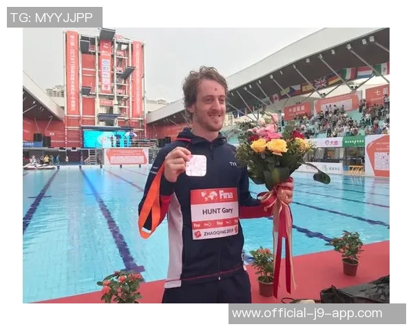 亨特高效表现助球队获胜13投7中三分球命中率高达43贡献17分4板4助 亨特高效表现助球队获胜13投7中三分球命中率高达43贡献17分4板4助